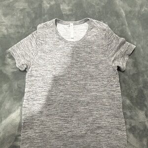 Athleta Gray Fitted Short Sleeve T-Shirt